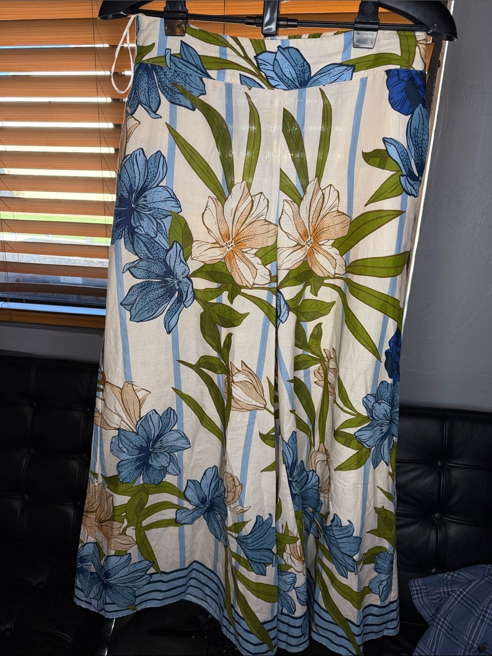CeCe Blue & White Floral wide leg pants with Green Leaf Print
